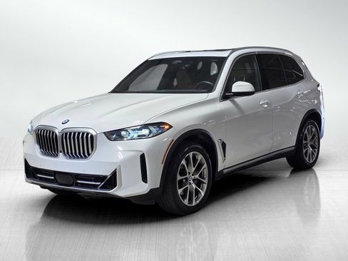 Used 2024 BMW X5 xDrive40i w/ Premium Package AWD/4WD image 3