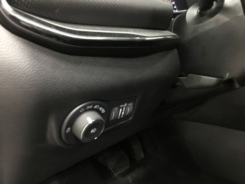 Used 2025 Jeep Compass Trailhawk AWD/4WD image 8