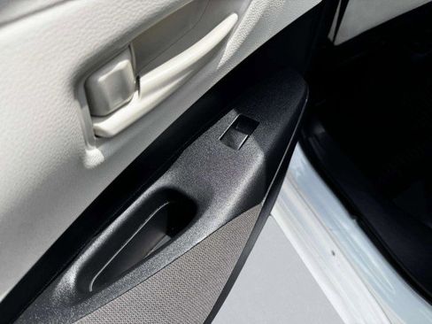 Used 2023 Toyota Corolla LE FWD image 37