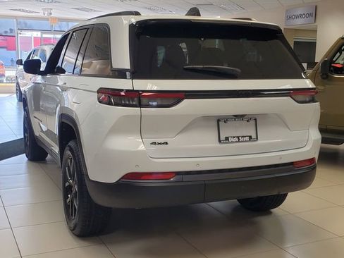 New 2026 Jeep Grand Cherokee Altitude image 3