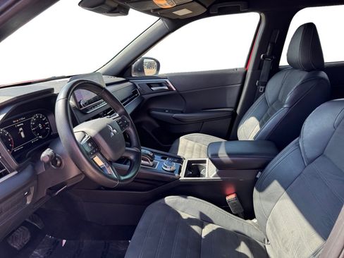 Used 2023 Mitsubishi Outlander SE Black Edition image 10