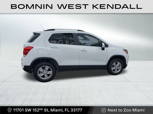 Used 2022 Chevrolet Trax LT w/ LT Convenience Package image 8