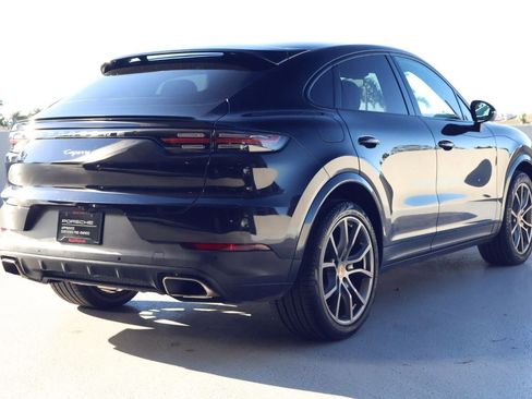 Certified 2022 Porsche Cayenne Platinum Edition image 10