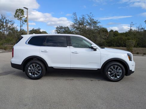 New 2025 Kia Telluride LX image 4