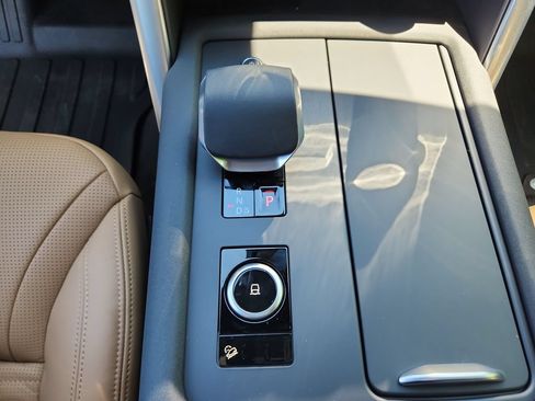 New 2026 Land Rover Discovery Dynamic SE AWD/4WD image 16