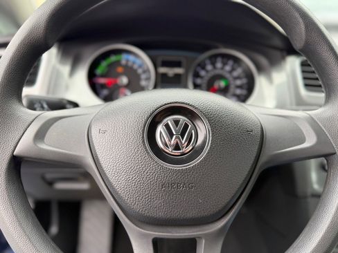 Used 2016 Volkswagen e-Golf SE FWD image 32