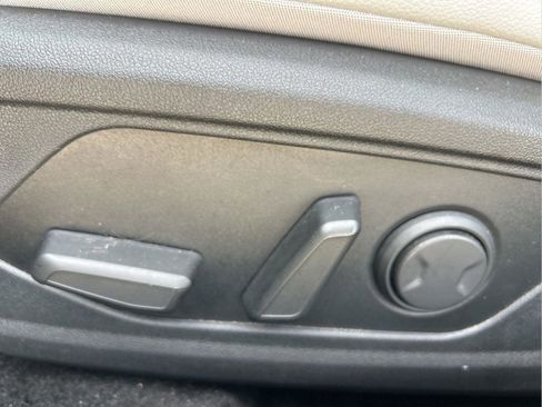 Used 2023 Hyundai Elantra Limited image 28