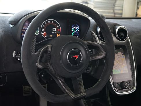 Used 2017 McLaren 570S RWD image 16
