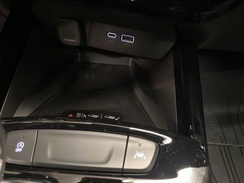 New 2026 Chevrolet Trax RS w/ Sunroof Package image 20