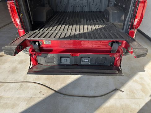 Used 2025 GMC Sierra 1500 AT4 w/ Technology Package AWD/4WD image 24