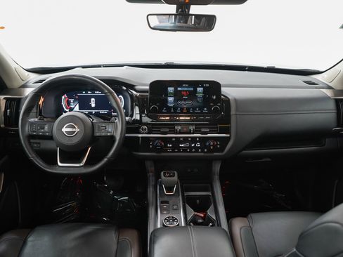 Used 2023 Nissan Pathfinder Platinum AWD/4WD image 16