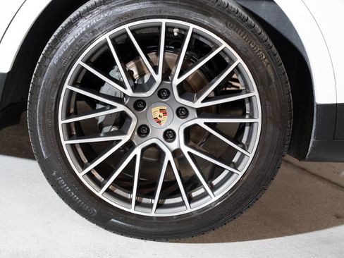 Certified 2021 Porsche Cayenne S AWD/4WD image 11