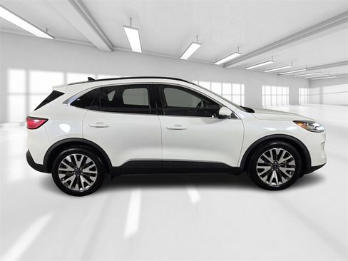 Used 2020 Ford Escape Titanium image 8