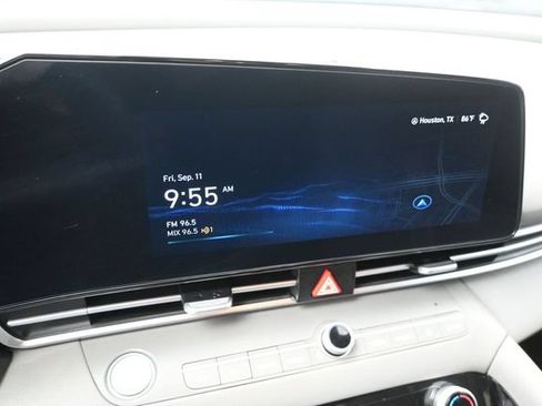 Used 2023 Hyundai Elantra SEL w/ Convenience Package FWD image 4