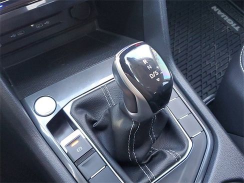 Certified 2022 Volkswagen Tiguan SE image 29