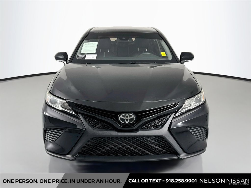 Used 2018 Toyota Camry SE w/ Audio Package FWD image 2