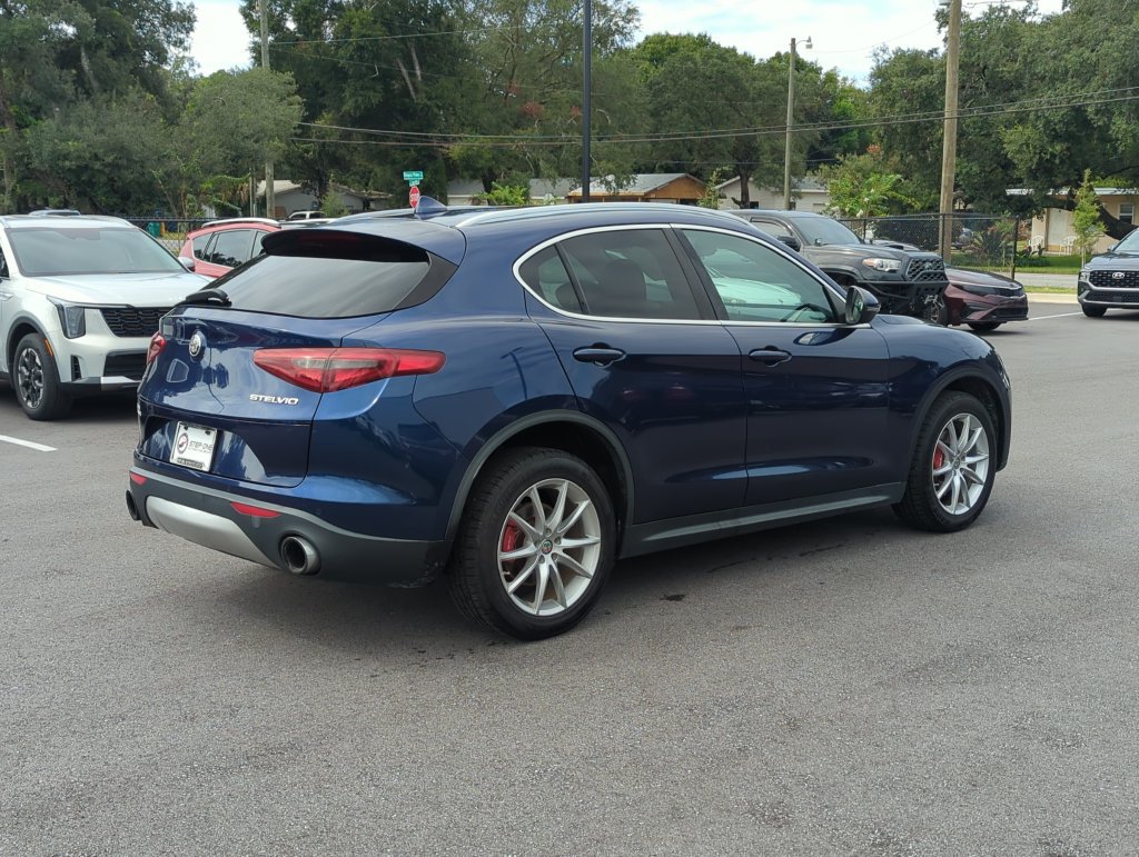 Used 2018 Alfa Romeo Stelvio Ti AWD/4WD image 7