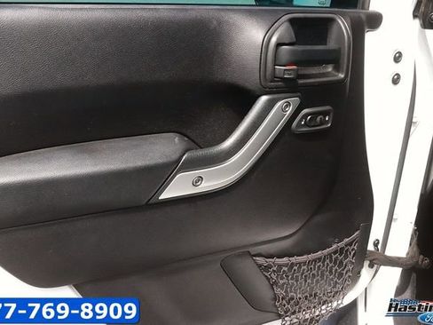 Used 2016 Jeep Wrangler Unlimited Sahara AWD/4WD image 10