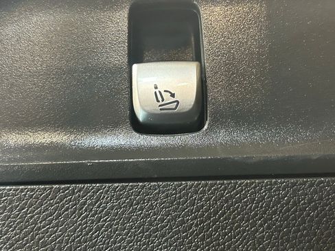 Used 2022 Mercedes-Benz GLC 300 4MATIC image 38