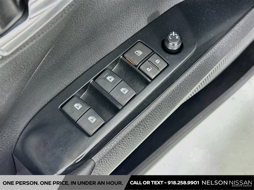 Used 2018 Toyota Camry SE w/ Audio Package FWD image 17