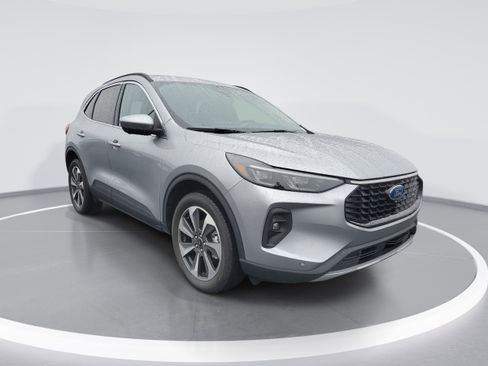 Used 2024 Ford Escape Platinum image 4