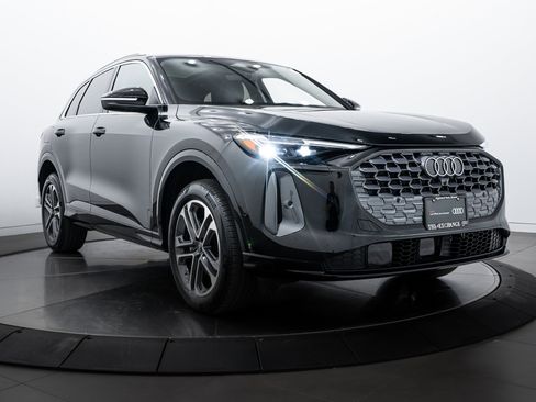 Certified 2025 Audi Q5 Premium Plus w/ Premium Plus image 2