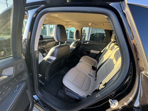 Used 2020 Ford Escape Titanium FWD image 8