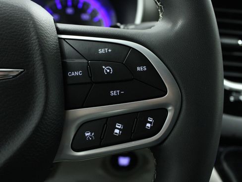 Used 2024 Chrysler Pacifica Touring-L image 22