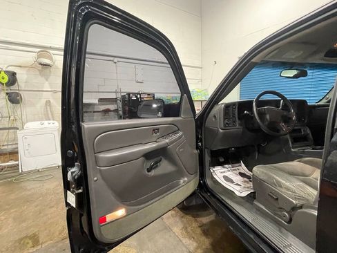 Used 2004 Chevrolet Silverado 3500 4x4 Extended Cab w/ Skid Plate Package image 36