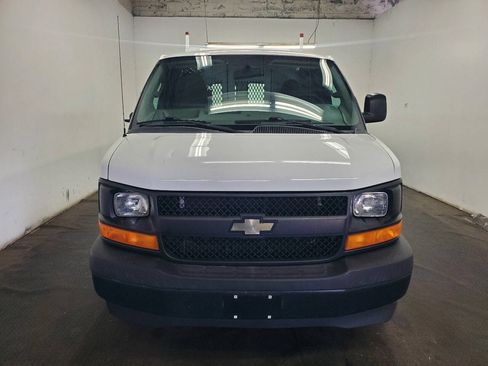 Used 2017 Chevrolet Express 2500 RWD image 2