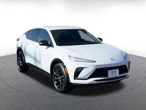 Used 2025 Buick Envista Sport Touring image 3