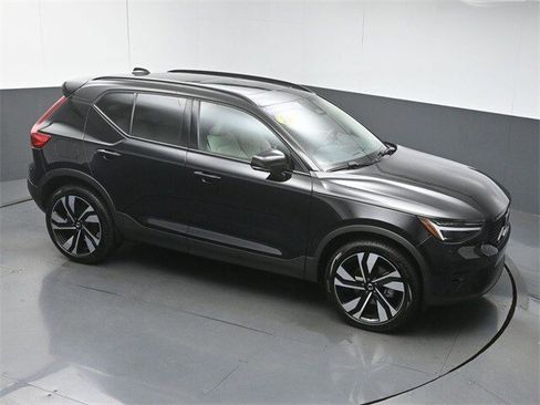 Used 2025 Volvo XC40 B5 Ultra image 42