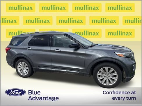 Used 2022 Ford Explorer Limited w/ Equipment Group 301A RWD image 2