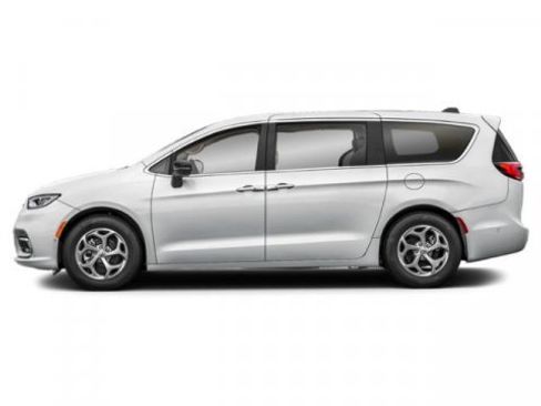 Used 2026 Chrysler Pacifica Limited FWD image 3