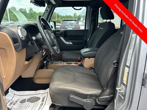 Used 2016 Jeep Wrangler Unlimited Sahara w/ Max Tow Package AWD/4WD image 2
