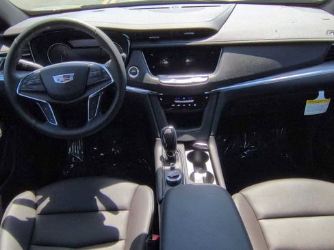 New 2025 Cadillac XT5 Luxury image 13