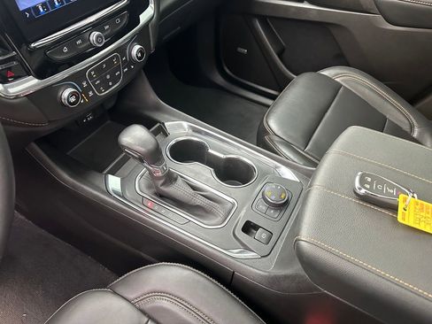 Used 2021 Chevrolet Traverse RS image 18