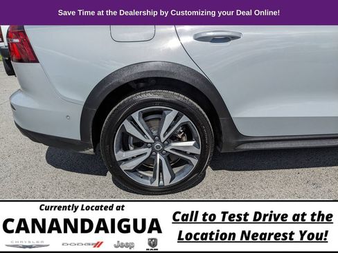 Used 2025 Volvo V60 B5 Cross Country Plus AWD/4WD image 39