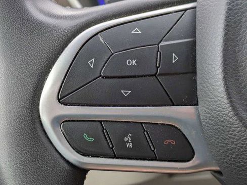 Certified 2022 Chrysler Voyager LX image 30