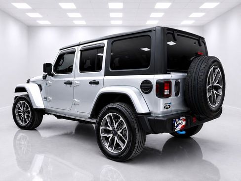 Used 2024 Jeep Wrangler Unlimited w/ Convenience Group AWD/4WD image 5