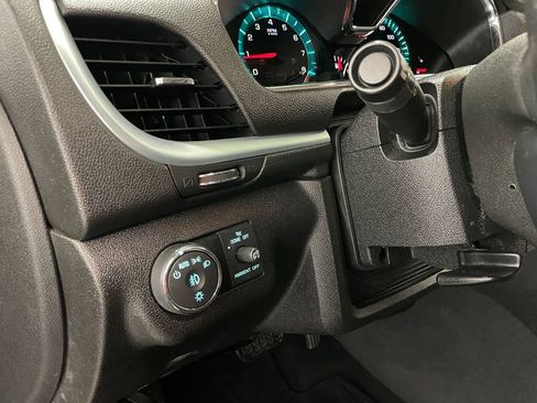 Used 2015 Chevrolet Traverse LT w/ Style and Technology Package FWD image 26