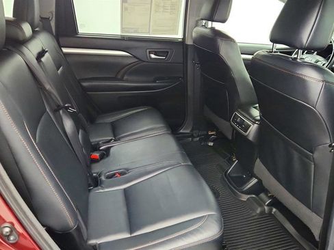 Used 2018 Toyota Highlander XLE image 24