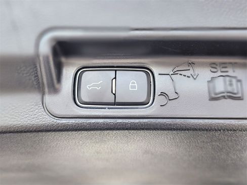 Certified 2022 Ford Explorer XLT w/ Equipment Group 202A image 34