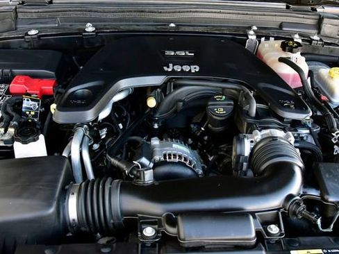 Used 2020 Jeep Wrangler Unlimited Sport S image 32