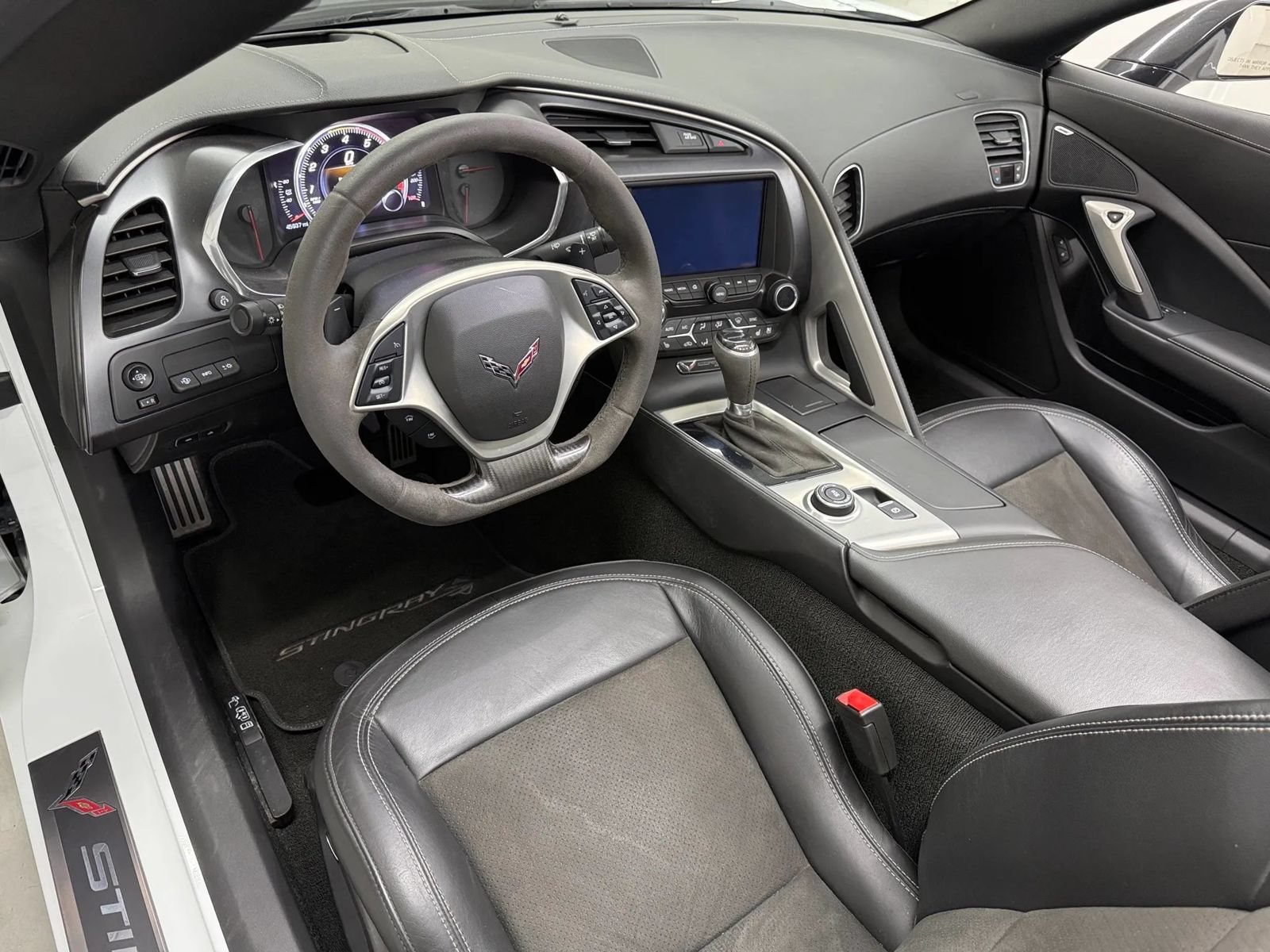 Used 2019 Chevrolet Corvette Stingray Coupe RWD image 2