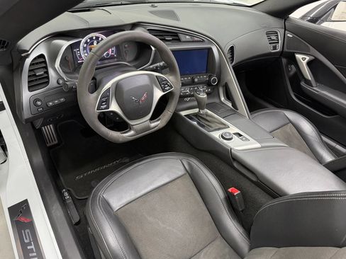 Used 2019 Chevrolet Corvette Stingray Coupe RWD image 2