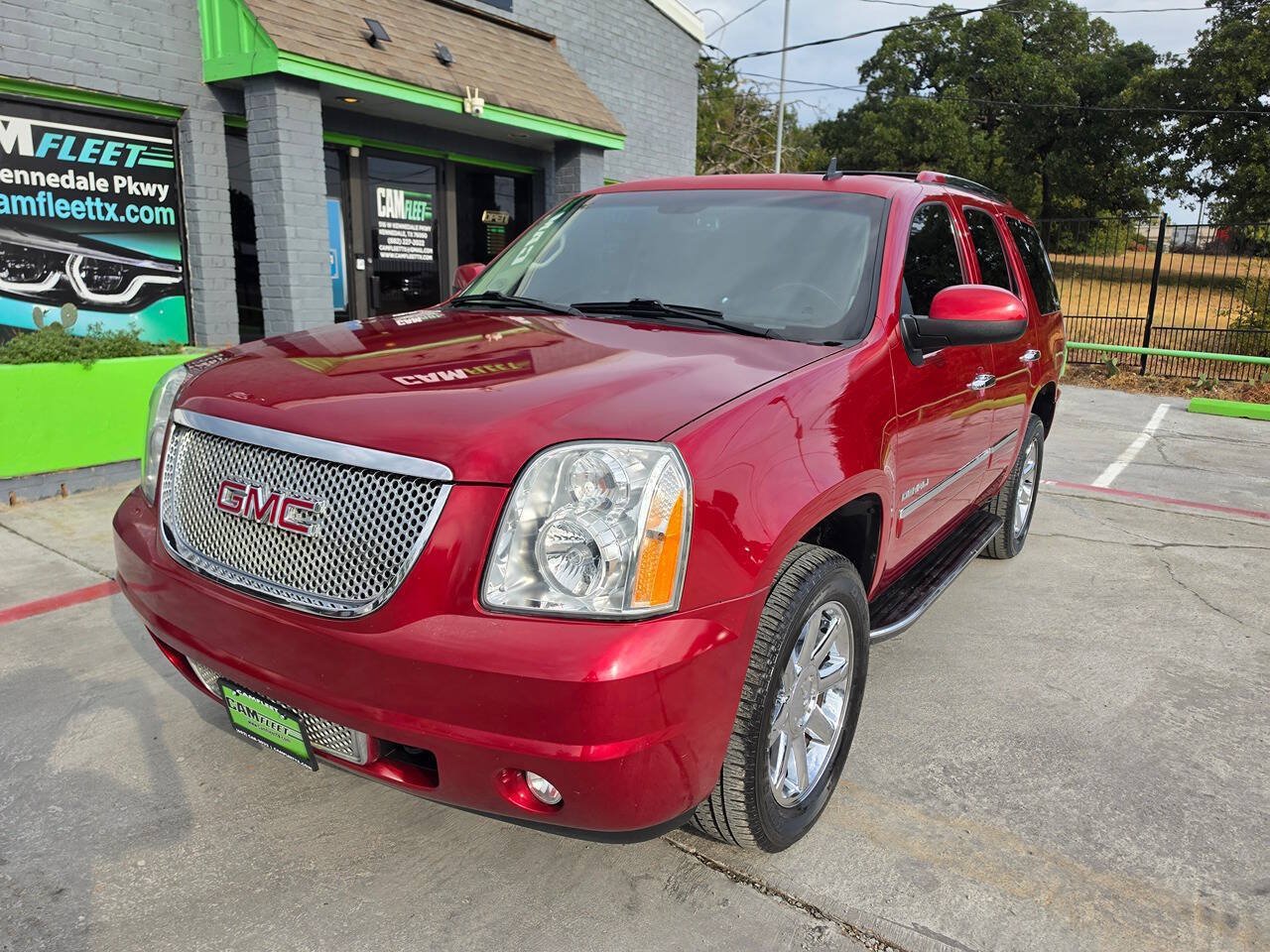 Used 2014 GMC Yukon Denali RWD image 3