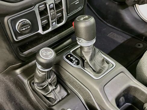 Used 2025 Jeep Wrangler Unlimited Sahara AWD/4WD image 24