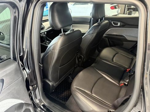 Used 2024 Jeep Compass Latitude AWD/4WD image 13