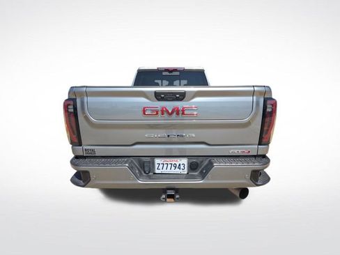 Used 2024 GMC Sierra 2500 AT4 w/ AT4 Premium Plus Package AWD/4WD image 8